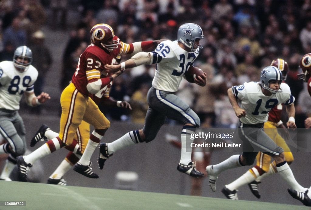Cowboys Redskins Rivalry Dallas Cowboys Walt Garrison in action vs Washington Redskins at ...