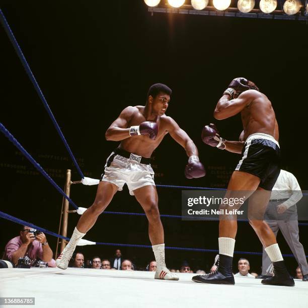 Boxing: World Heavyweight Title: Muhammad Ali in action vs Cleveland Williams during fight at Astrodome. Houston, TX CREDIT: Neil Leifer