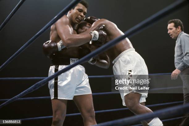 Boxing: NABF Heavyweight Title: Muhammad Ali in action vs Joe Frazier during fight at Madison Square Garden. New York, NY 1/28/1974 CREDIT: Neil...