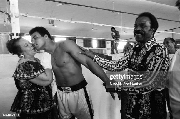 Muhammad Ali Raksha Muhammad Ali Heavyweight Title Photos and Premium High Res Pictures ...