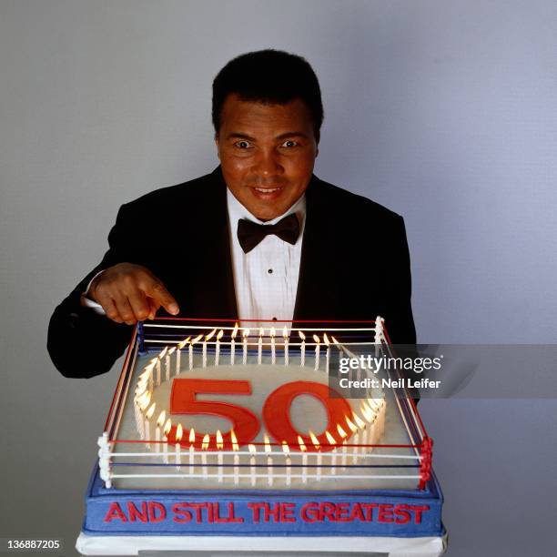 Boxing: Portrait of former heavyweight champion Muhammad Ali with 50th birthday cake during photo shoot. New York, NY 12/5/1991 CREDIT: Neil Leifer
