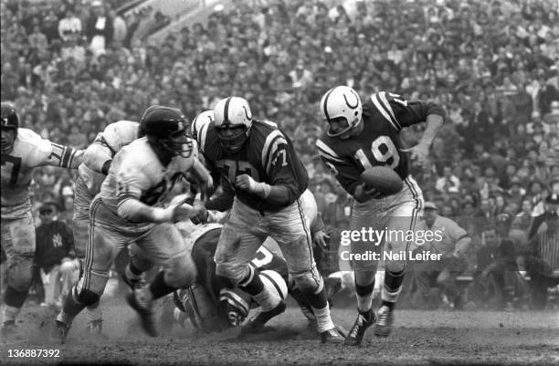 Football: NFL Championship: Baltimore Colts QB Johnny Unitas in action vs New York Giants at Memorial Stadium. Baltimore, MD CREDIT: Neil Leifer