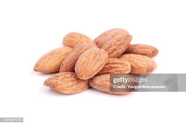 almond on white background - gezout stockfoto's en -beelden