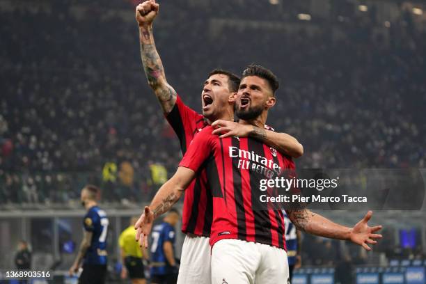 Olivier Giroud of AC Milan celebrates his first goal with his teammate Alessio Romagnoli during the Serie A match between FC Internazionale and AC...