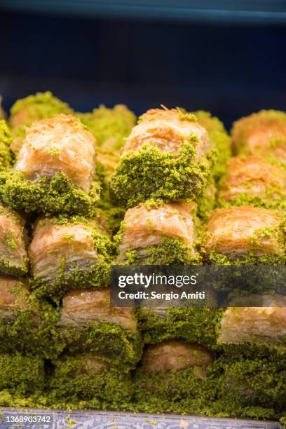 turkish baklava - baklava stock-fotos und bilder