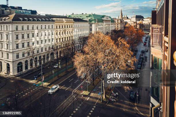 ringstrasse street during sunny autumn day , vienna, austria - centro di vienna foto e immagini stock