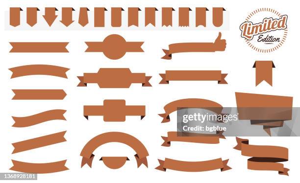 ilustraciones, imágenes clip art, dibujos animados e iconos de stock de conjunto de cintas marrones, estandartes, insignias, etiquetas - elementos de diseño sobre fondo blanco - banderines