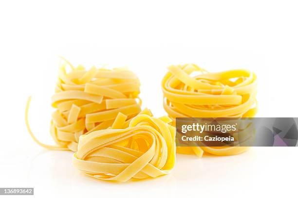 torre de tagliatelle - tagliatelle fotografías e imágenes de stock