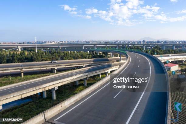 highway overpass - バイパス ストックフォトと画像