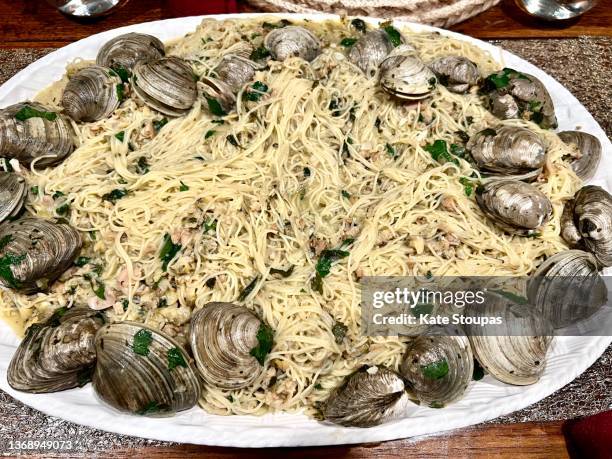 seafood linguine - clams cooked stock-fotos und bilder