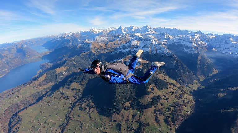 https://media.gettyimages.com/id/1368964559/video/skydiver-glides-above-mountain-landscape.jpg?b=1&s=640x640&k=20&c=iM6GcxKsWOQiMsu-sQeFCWCn5CljCP7B6RiD1CTp4CM=