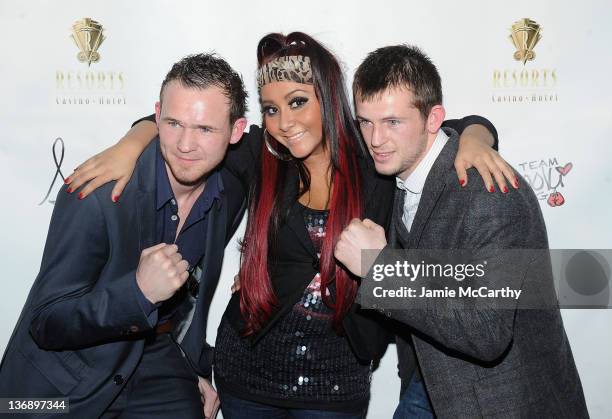Nicole 'Snooki' Polizzi poses with boxers Patrick Hyland and Paul Hyland at the Team Snooki Boxing press conference at McFadden’s Saloon on January...