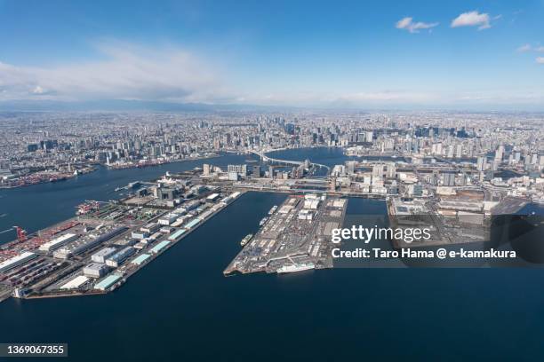 tokyo of japan aerial view from airplane - tokyo bay fotografías e imágenes de stock