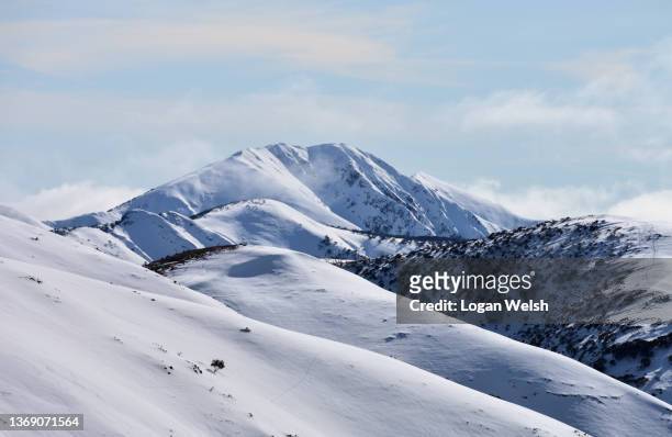 mount feathertop - snowcapped mountain stock pictures, royalty-free photos & images