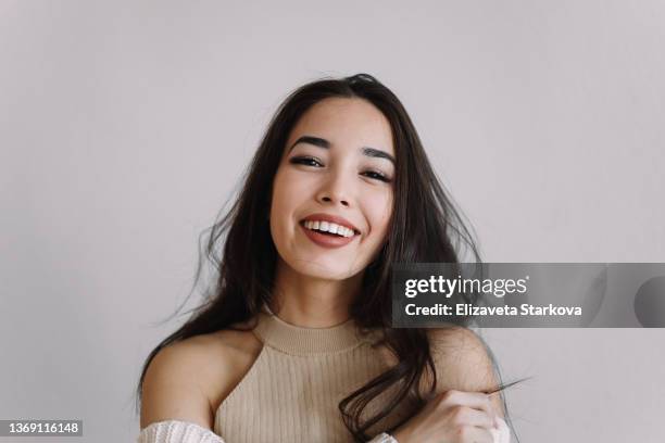 happy asian young woman - smiley face foto e immagini stock