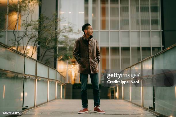 portrait of man in city in winter - man portrait full body stock pictures, royalty-free photos & images