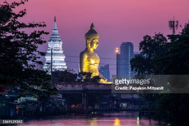 wat pak nam, phasi charoen district is another famous temple. and has an ancient history that dates back to the ayutthaya period - king of thailand stock-fotos und bilder