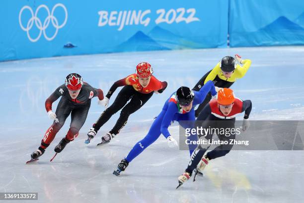 Kim Boutin of Team Canada, Yuting Zhang of Team China, Arianna Fontana of Team Italy, Suzanne Schulting of Team Netherlands and Hanne Desmet of Team...