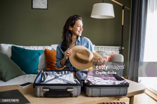 portrait of a woman preparing for a trip - pack imagens e fotografias de stock