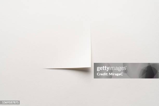 white paper cut in right angle corner - bent imagens e fotografias de stock