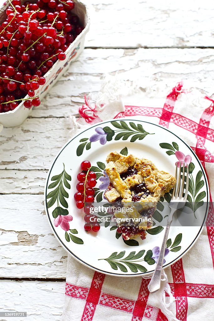 Red currant cake