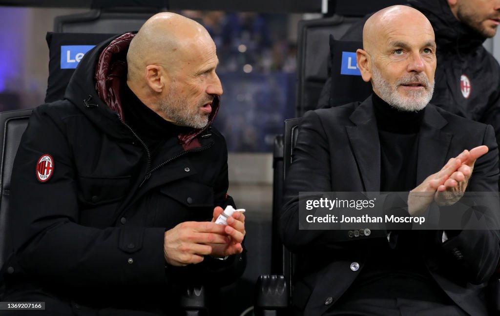 Murelli Giacomo Murelli Assitant coach of AC Milan discusses with Stefano ...
