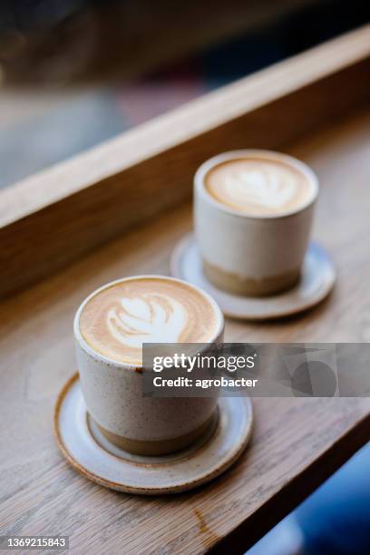 guten morgen kaffee - hafermilch stock-fotos und bilder