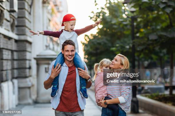 a picturesque moment - activiteit bewegingloos stockfoto's en -beelden