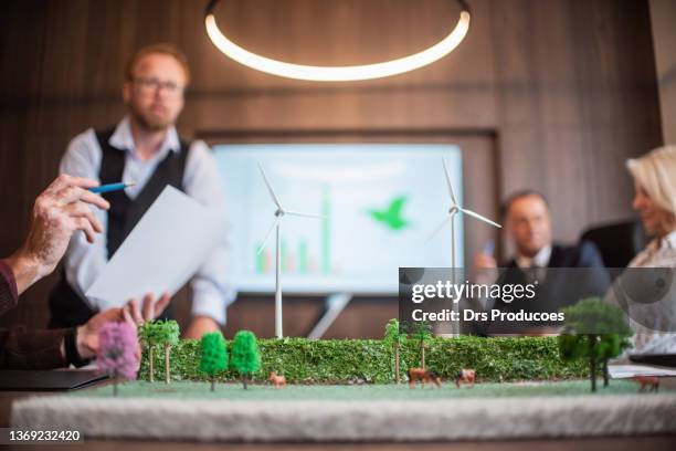 businessmen talking about wind energy - responsabilidade imagens e fotografias de stock