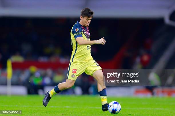 Jorge Mere of America drives the ball during the 4th round match between America and Atletico San Luis as part of the Torneo Grita Mexico C22 Liga MX...