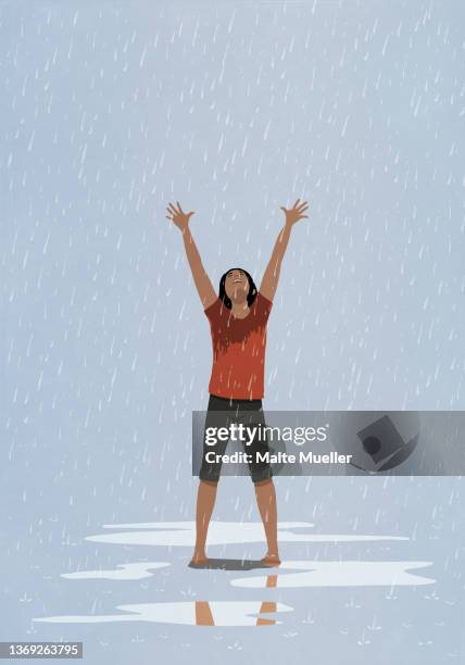 barefoot, exhilarated woman with arms raised in rain - frauen glücklich natur stock-grafiken, -clipart, -cartoons und -symbole