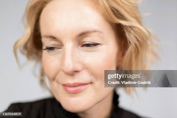 close up portrait beautiful blonde woman looking down - lunghezza di capelli foto e immagini stock
