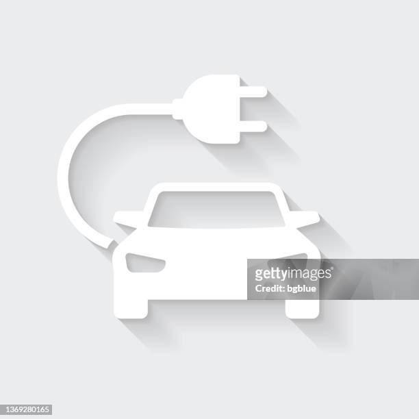 elektroauto mit stecker. icon mit langem schatten auf leerem hintergrund - flat design - elektro auto stock-grafiken, -clipart, -cartoons und -symbole
