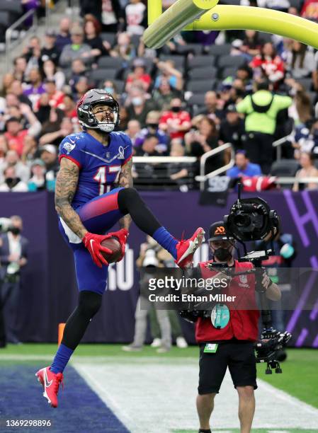 Mike Evans of the Tampa Bay Buccaneers and NFC celebrates after scoring a 19-yard touchdown against the AFC with a between-the-legs dunk through the...