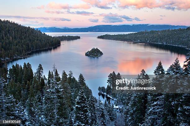 emerald bay, pôr-do-sol - lago tahoe - fotografias e filmes do acervo