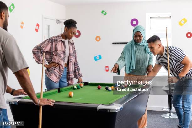 students playing a game of pool - game room 個照片及圖片檔