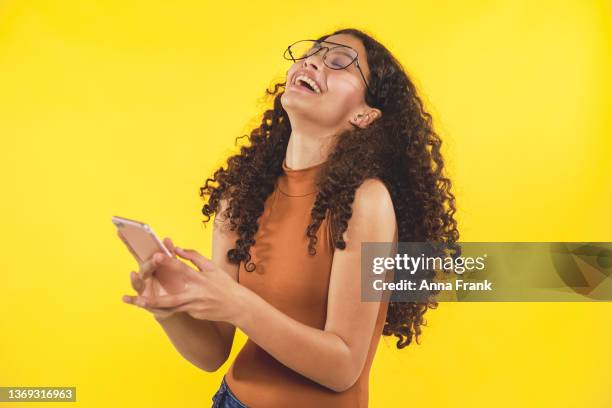 adolescente feliz - funny black girl fotografías e imágenes de stock