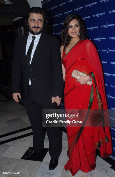 Goldie Behl and Sonali Bendre attend the Sunil Gavaskar honoring ceremony by Ulysse Nardin on Noveber 03,2012 in Mumbai, India.