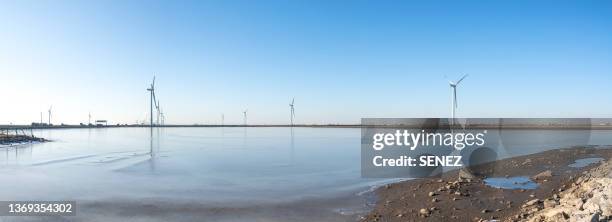 wind turbine on the salt lake - solution saline photos et images de collection