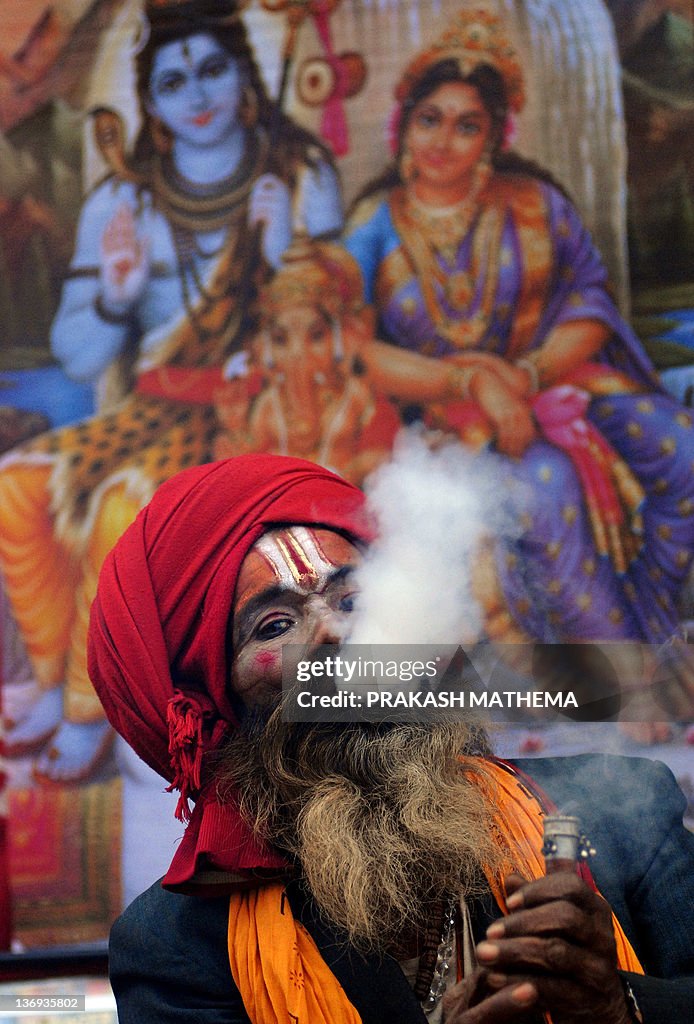 A Sadhu smokes ganja in a chillum as a holy offering from lord Shiva,...  News Photo - Getty Images