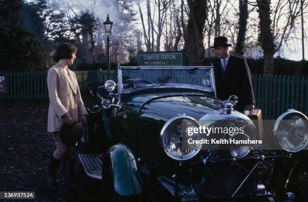 American actor Aidan Quinn and English actress Kate Beckinsale at Edbrook Station in a scene from the film 'Haunted', 1995.