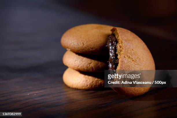 biscuits filled with chocolate cream,close-up of cookies on table - crunchy snacks stock pictures, royalty-free photos & images