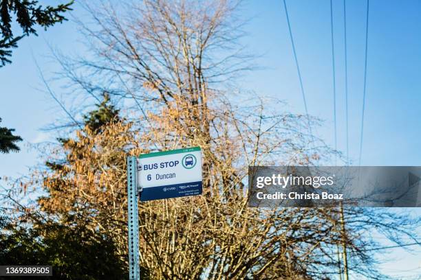 bus stop to duncan - duncan bc stock pictures, royalty-free photos & images