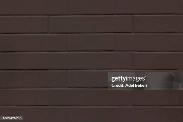 brown brick wall - brick wall close up stock pictures, royalty-free photos & images