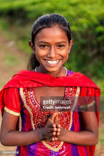ナマステ ます。の肖像スリランカ若いガール、nuwara eliya 、セイロン - 合掌 ストックフォトと画像