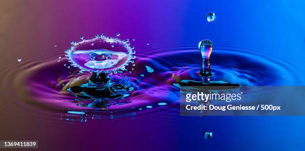 sibling drops,close-up of drop splashing in water - 高速度撮影 ストックフォトと画像