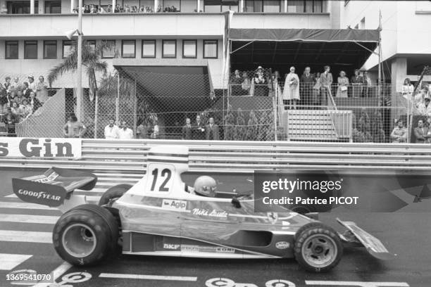 Niki Lauda à bord de sa Ferrari lors du 33ème Grand Prix automobile de Monaco le 12 mai 1975