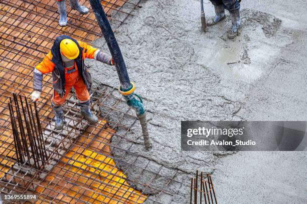 concrete pouring on the construction site. - gieten stockfoto's en -beelden