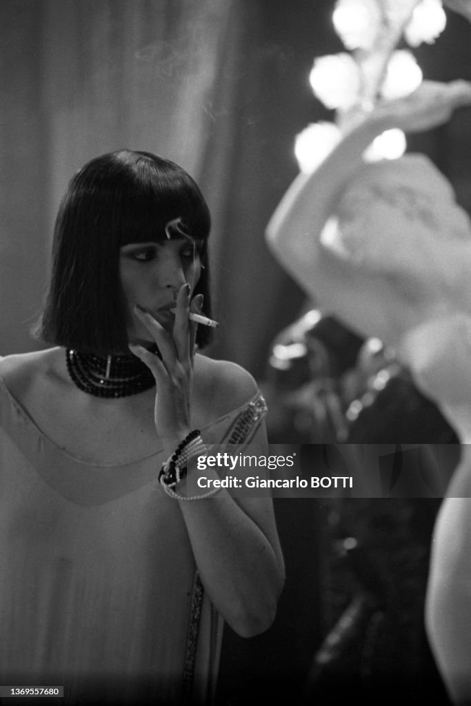 Countess Labrinski Catherine Serre sur le tournage du film 'One, Two, Two : 122, rue de ...
