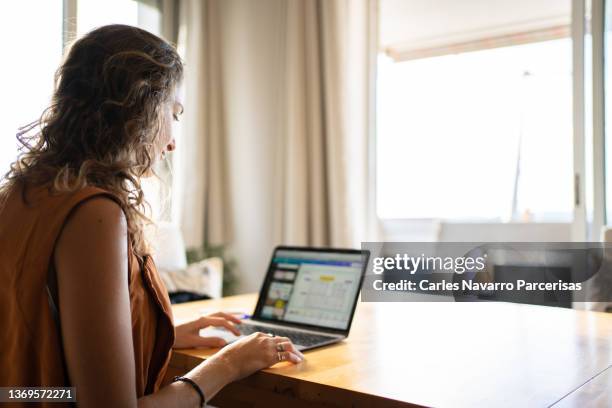 profile of a female entrepeneur working from in coworking - facebook profile stock pictures, royalty-free photos & images